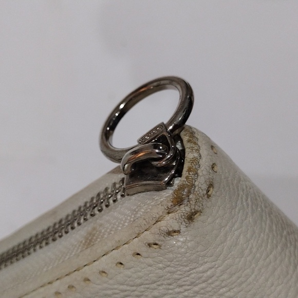 Coach Off-White Zip Wallet – Perforated C Logo Clutch | Elegant Designer Style - Picture 6 of 14